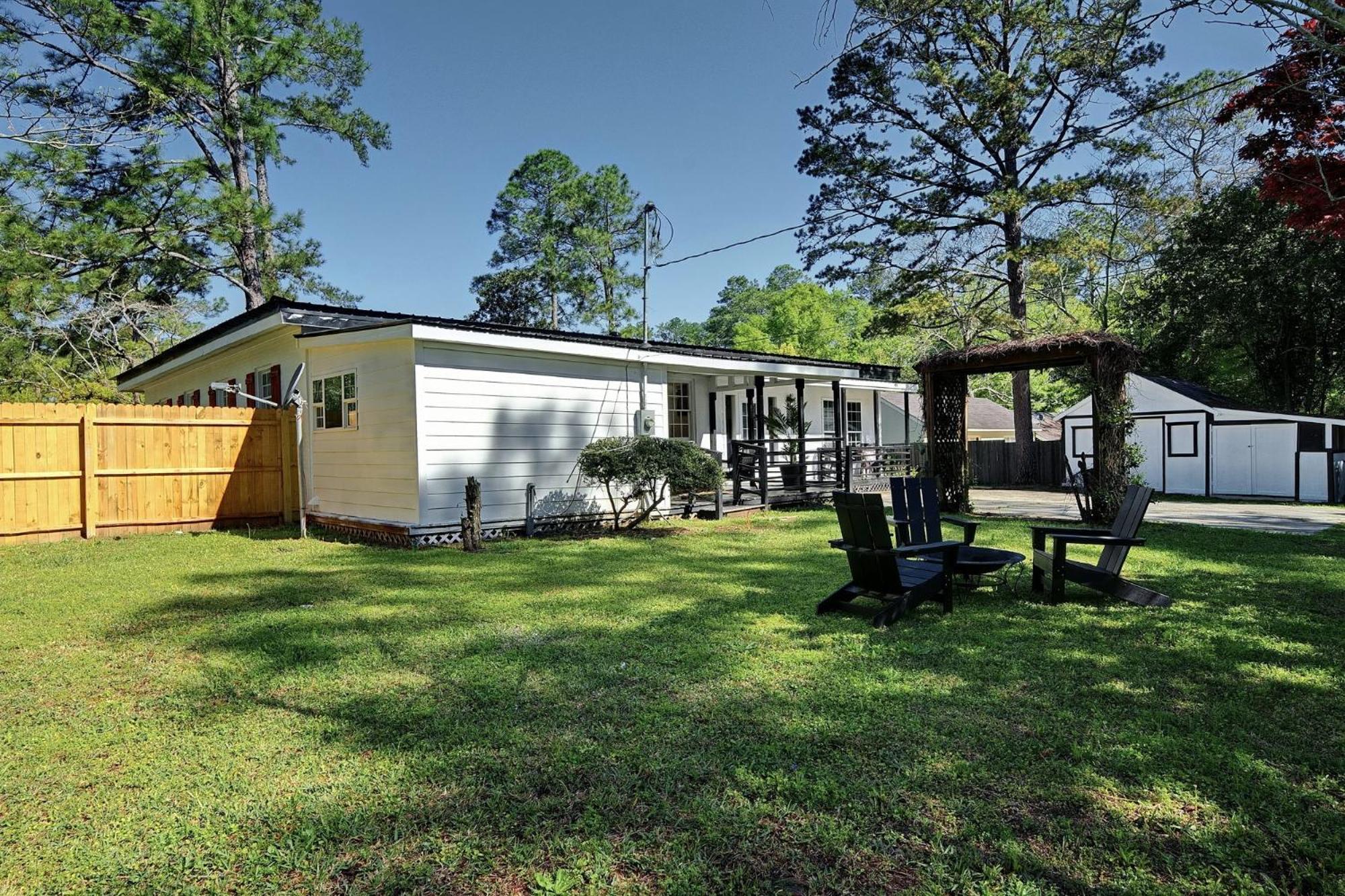 Urban Farmhouse With A Modernism Twist! Home Moultrie Exterior photo