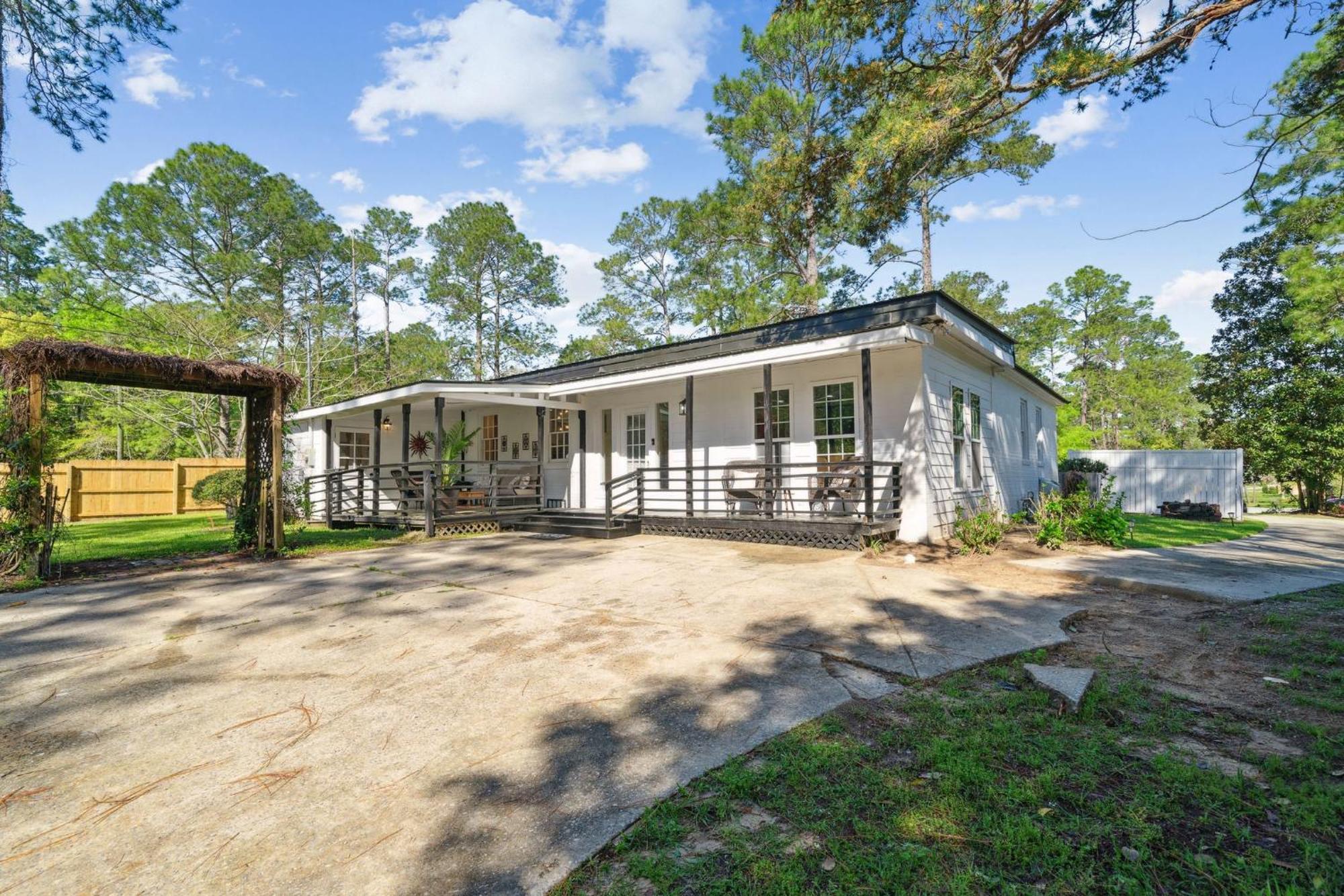 Urban Farmhouse With A Modernism Twist! Home Moultrie Exterior photo