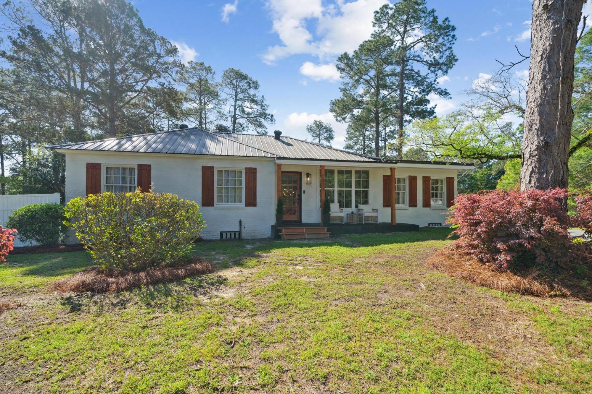 Urban Farmhouse With A Modernism Twist! Home Moultrie Exterior photo