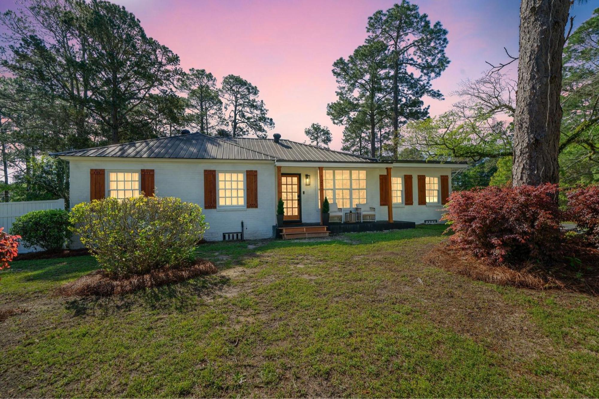 Urban Farmhouse With A Modernism Twist! Home Moultrie Exterior photo