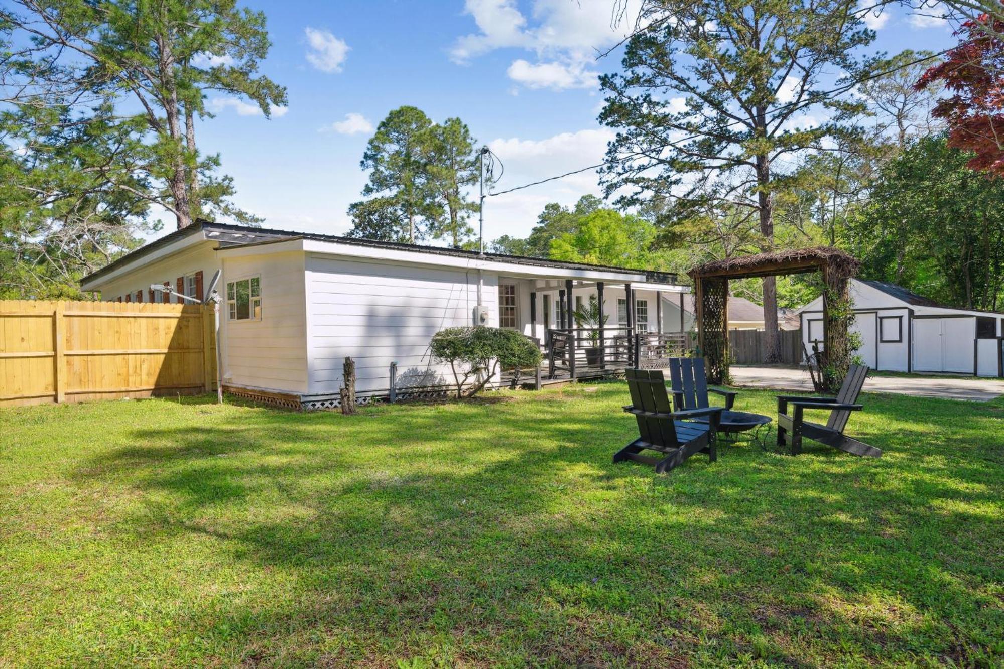 Urban Farmhouse With A Modernism Twist! Home Moultrie Exterior photo