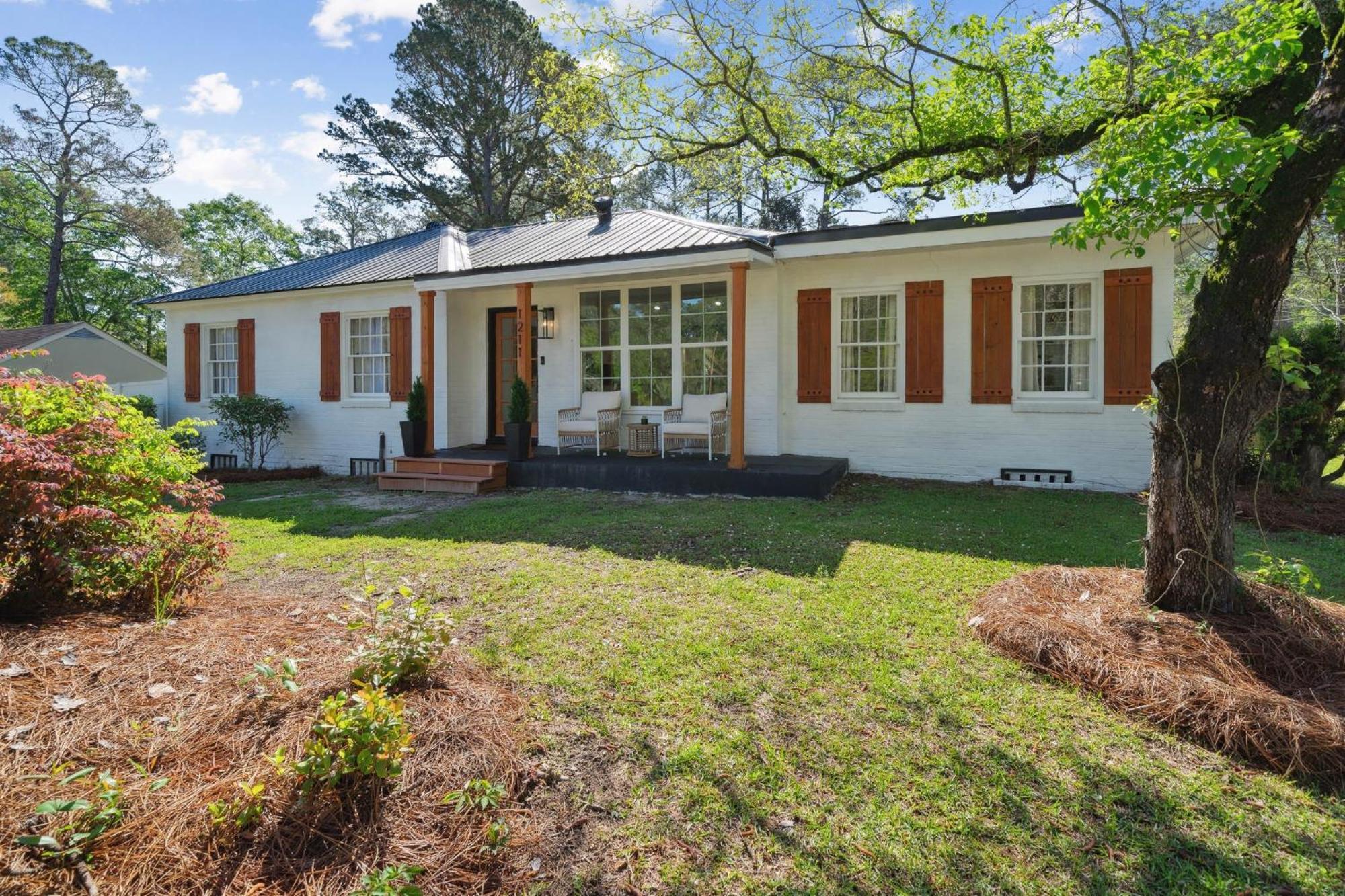 Urban Farmhouse With A Modernism Twist! Home Moultrie Exterior photo