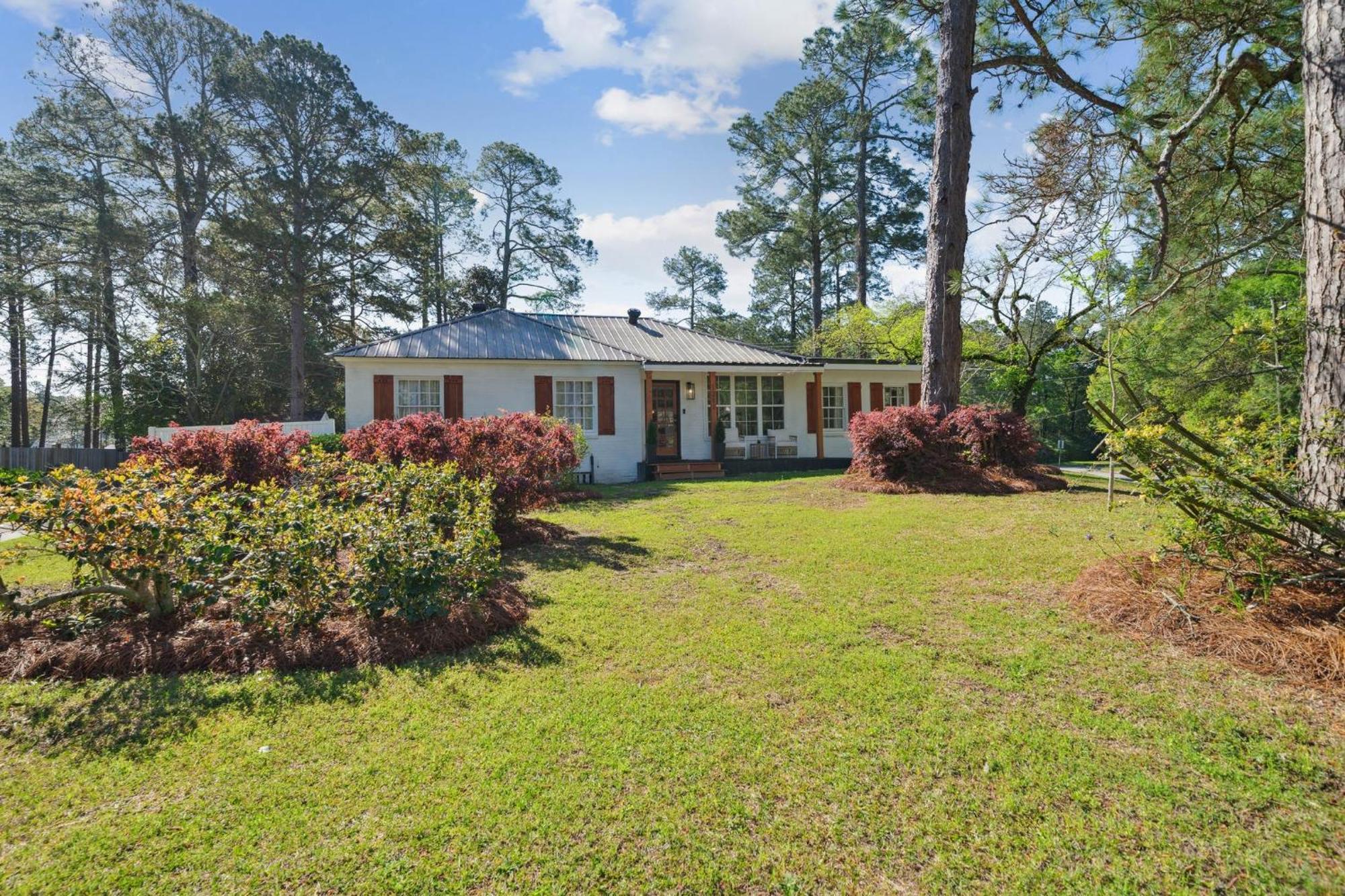 Urban Farmhouse With A Modernism Twist! Home Moultrie Exterior photo